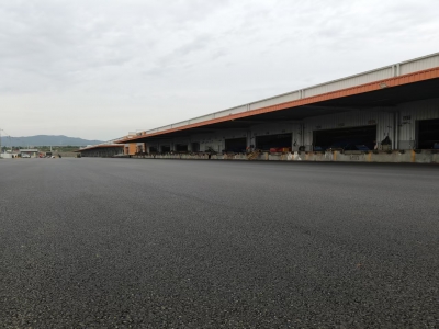 中青基建承建丰树现代产业园沥青路面