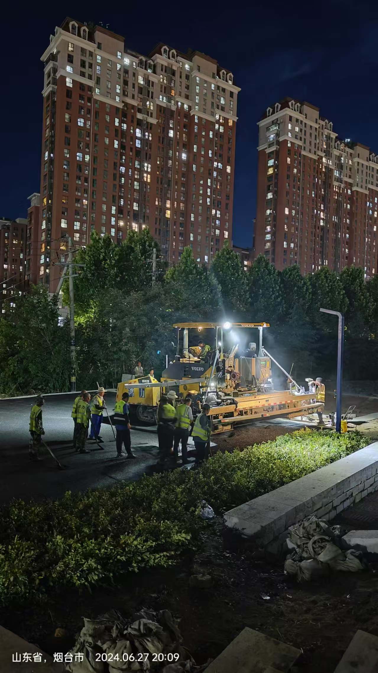 中青基建承建凤凰湖提升改造沥青铺装项目(图2)